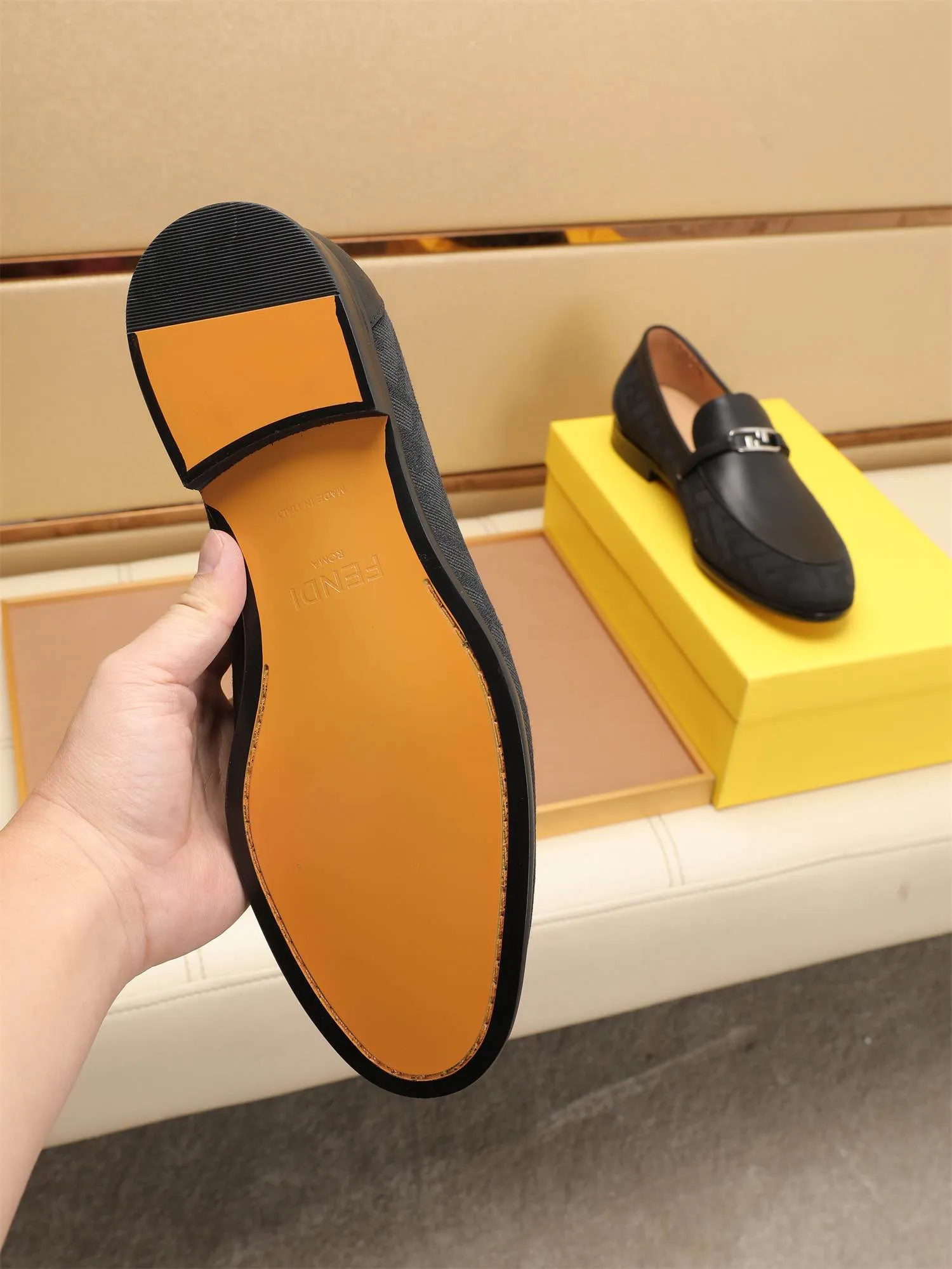Men's shoes💰460 🕷🕷【FENDI】The latest men's formal leather shoes🇨🇳Classic series not to be missed💯The first layer is made of imported first-layer cowhide☘Original quality, the leather is smooth and delicate🎋Awesome version, perfect streamlined outline🍇Cowhide lining, size 38-44 (customized at 45.46)...